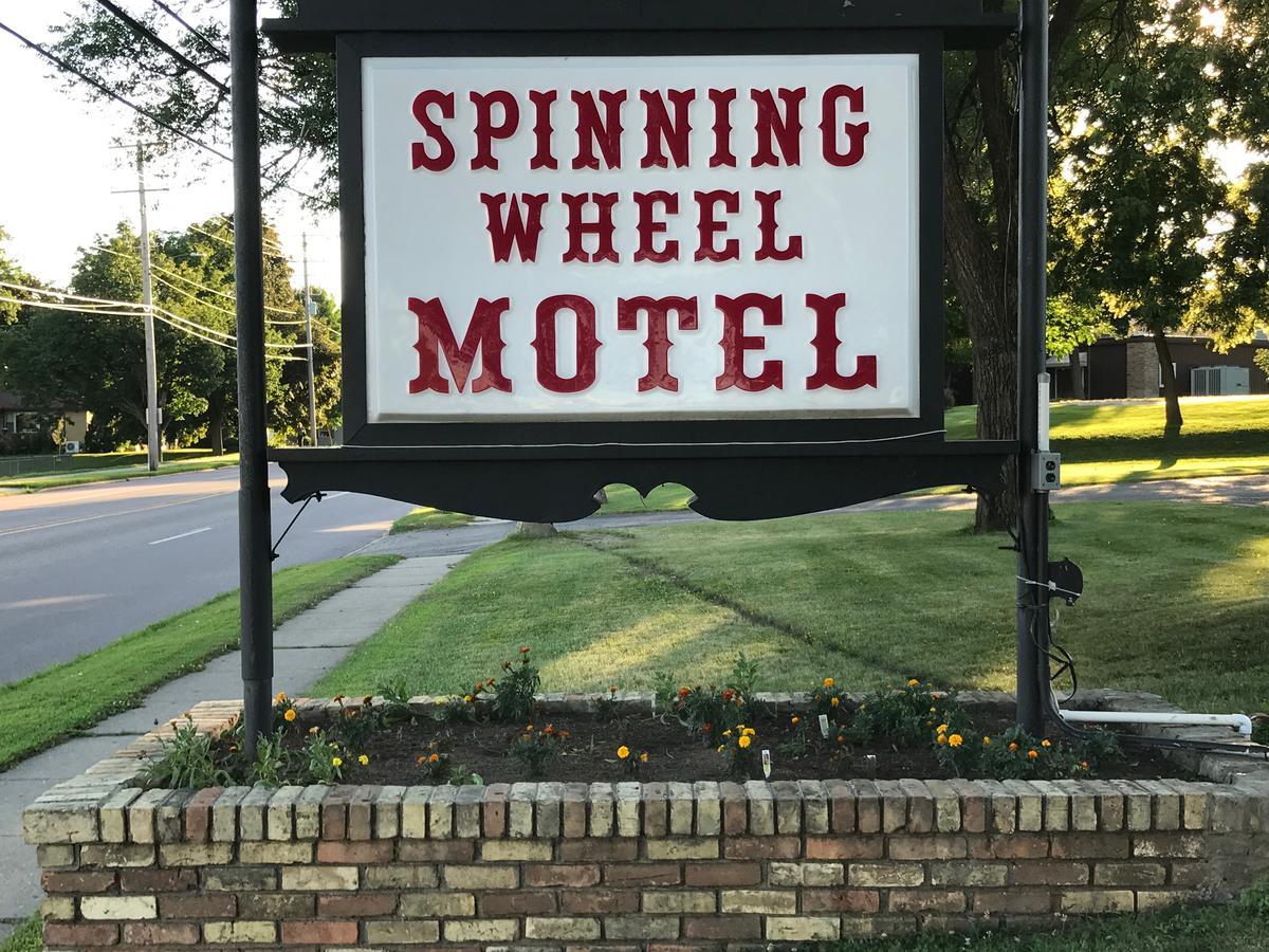 Spinning Wheel Motel Baraboo Kültér fotó